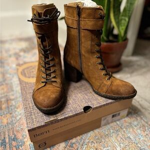 BNIB Born boots Cass in Rust